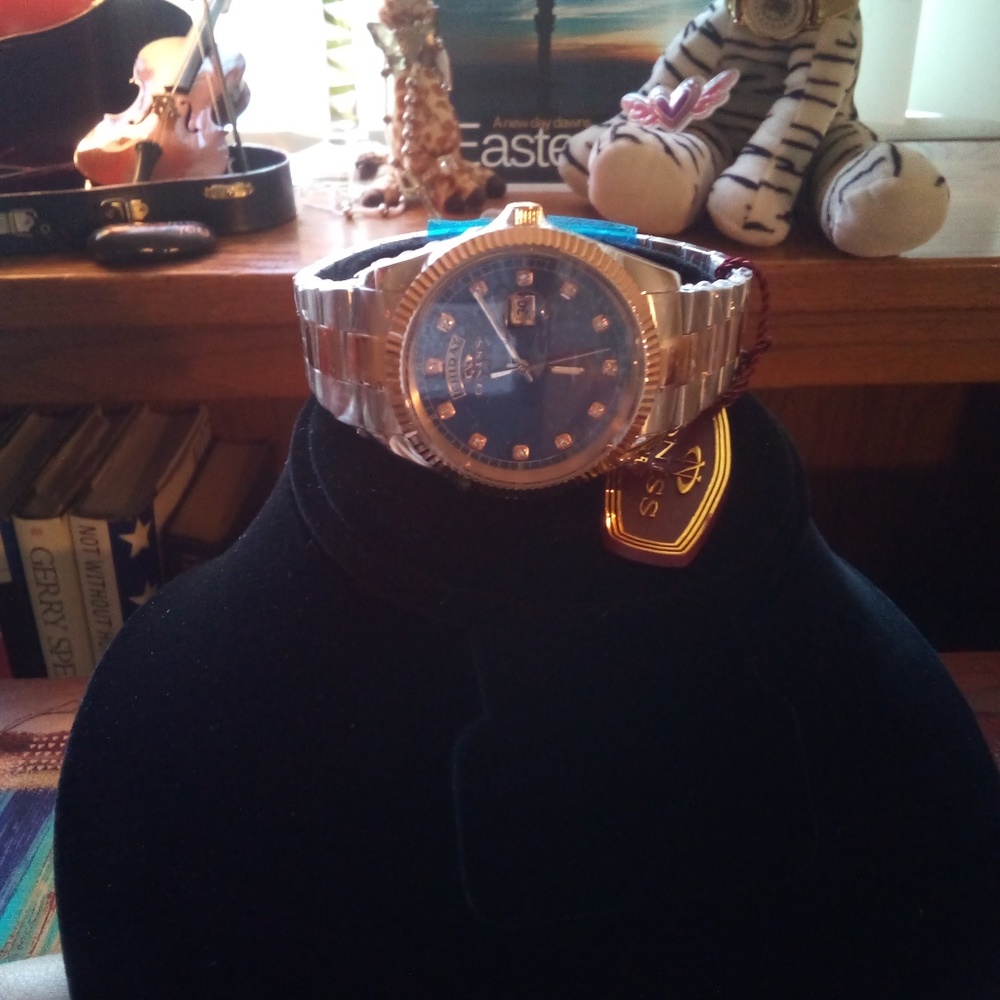 Oniss of Paris NEW Mother Of Pearl Designer Watch